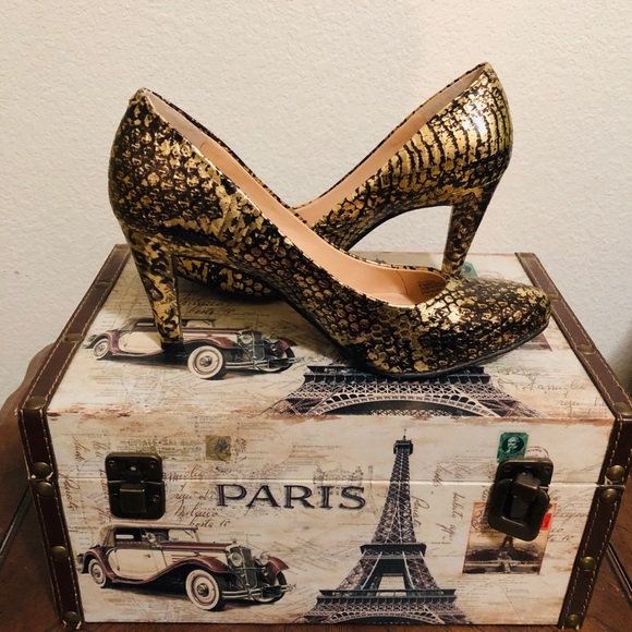 Vince Camuto Shoes - Vince Camuto Golden Snake Heels Size 6.5✨✨